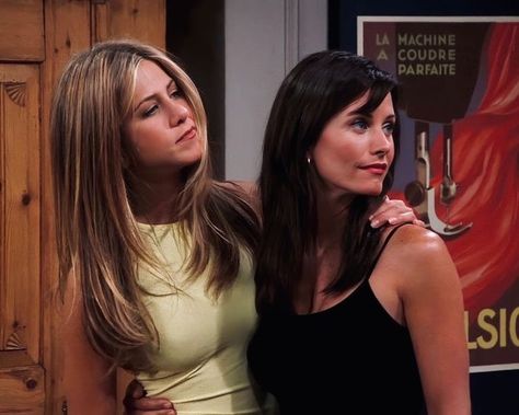 Rachel Green Friends, Friends Best Moments, Friends Scenes, I'm Just A Girl, Friends Cast, Friends Moments, Monica Geller, Friends Series, Brunette To Blonde