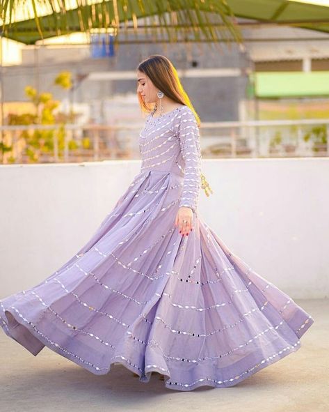 Umbrella Kurti, Frocks And Gowns, Pakistani Women Dresses, Anarkali Dress Pattern, Style Guru, Long Frock, Pakistani Fashion Party Wear, Pakistani Dresses Casual, Beautiful Pakistani Dresses