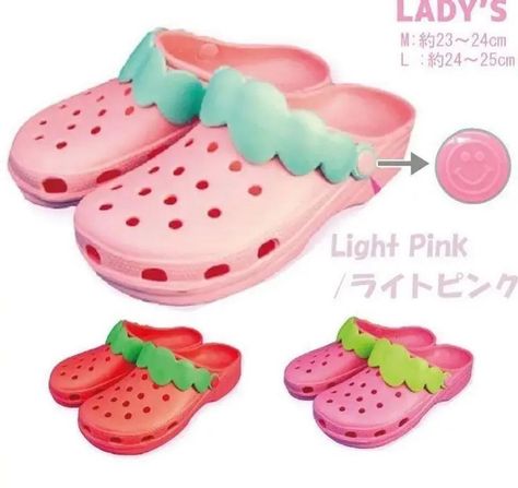 Strawberry Crocs, Desired Reality, Kawaii Fashion Outfits, Kawaii Clothes, Pretty Shoes, Lolita Fashion, Kawaii Fashion, Look Cool, Alternative Fashion