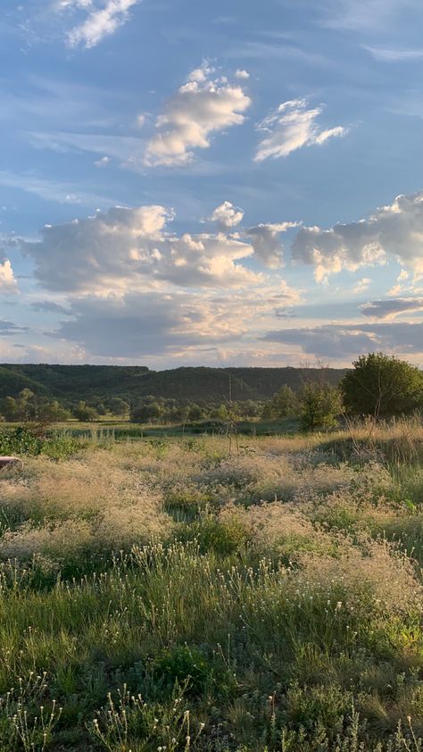 Cottage Aesthetic, Pretty Landscapes, Pretty Sky, Alam Yang Indah, Foto Inspiration, Nature Aesthetic, Pretty Places, Sky Aesthetic, Green Aesthetic