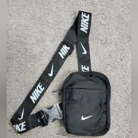 Nike Crossbody 5x7 Black 2 Zipper Compartments Inside Divider Adjustable Strap Mini Bag Nike, Nike Belt Bag, Nike Crossbody Bag, Nike Stuff, Uk Drill, Mochila Nike, Bag Nike, Nike Original, Sling Bag Black