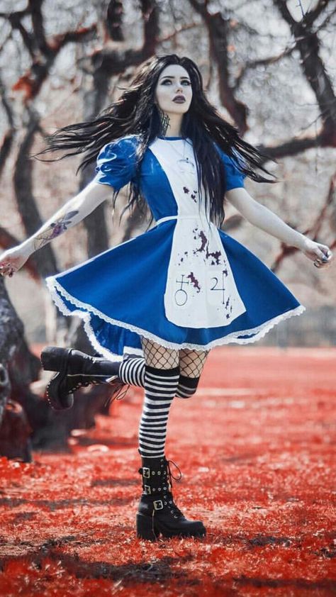 Evil Alice, Alice Halloween, Alice In Wonderland Outfit, American Mcgee’s Alice, Dark Alice In Wonderland, Alice Costume, Alice Cosplay, Alice In Wonderland Dress, Alice In Wonderland Aesthetic