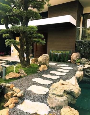 Zen Yard, Diy Japanese Garden, Rock Pathway, Stone Water Features, Japanese Garden Landscape, Zen Garden Design, Japanese Garden Design, Front Landscaping, Garden Architecture