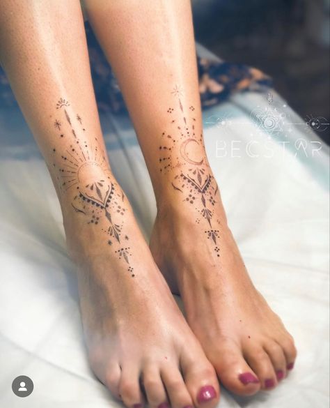 Mandala Foot Tattoo, Fineline Tattoo Ideas, Bauch Tattoos, Fineline Tattoo, Ankle Tattoos For Women, Hand And Finger Tattoos, Boho Tattoos, Anklet Tattoos, Dot Tattoos