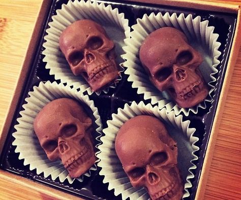 Chocolate Skull Truffles Chocolate Skulls, 3d Chocolate, Kubo And The Two Strings, White Chocolate Candy, Halloween Snacks, Print Inspiration, Food Themes, Snack Time, Chocolate Candy