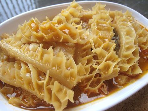 Beef Tripe Stew, Tripe Stew, Tripe Recipes, Menudo Recipe, Offal Recipes, Beef Tripe, Apple Salad Recipes, Meat Dinners, Peruvian Recipes