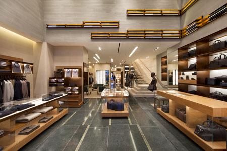 Step inside @Ermenegildo Zegna's new Beverly Hills outpost! #Shopping Zegna Store, Peter Marino Interior, Store Interiors, Men Store, Boutique Store, Mansions Homes, Boutique Interior, Store Design Interior, Shop Interiors