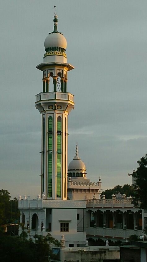 My city mosque..... Hindustani masjid. Burhanpur..(India) Chennai Metro, Umrah Mubarak, Mysore, Chennai, Room Aesthetic, Street Photography, Lamp Post, India