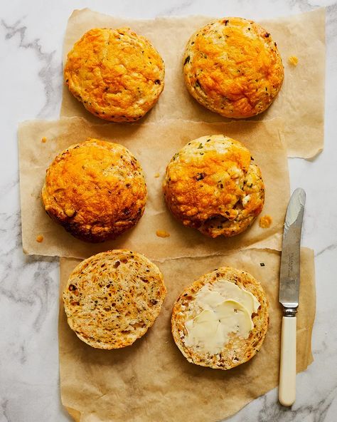 Cottage cheese and chive scones Recipes To Make With Kids, Cheese And Chive Scones, Chive Scones, Savoury Scones, Flourless Baking, Scones Easy, Cheese Scones, Afternoon Tea Recipes, Seasonal Cooking