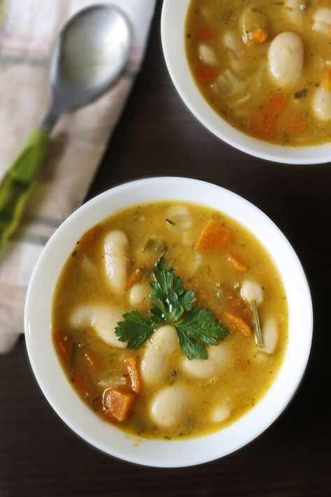 Minestrone Butter bean soup with vegetables and herbs Butter Bean Minestrone Soup, White Minestrone Soup, White Asparagus Recipes, Butter Bean Soup, Soup With Vegetables, Asparagus Soup, State Foods, Bean Stew, Minestrone Soup