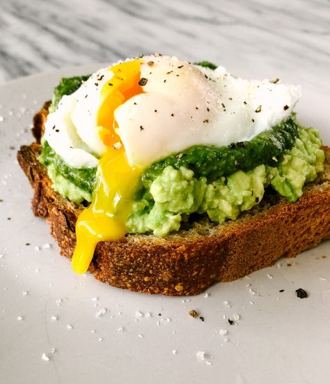 Cooking Poached Eggs, Making Pesto, Homemade Pesto Sauce, Perfect Poached Eggs, Avocado Toast Egg, Mexican Breakfast Recipes, Recipe Generator, How To Make Pesto, Homemade Pesto