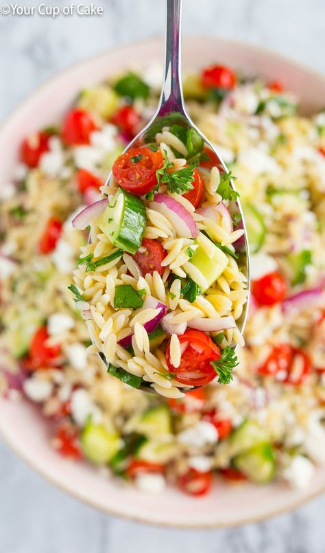 The Best Orzo Pasta Salad recipe that the whole family will love! It has a greek twist, packed with healthy veggies and is quick and easy to make!    The Best Orzo Pasta Salad Recipe I am a huge fan of pasta salad! I just can resist trying all the delicious kinds at the deli or sampling all the types people bring to summer potlucks.  But I don't lie, I'm a little picky! I don't like them to be over dressed or too fussy.  This is the ultimate pasta salad because everything in it is just ... Ladies Weekend Food Ideas, Best Orzo Pasta Salad, Traditional Pasta Salad, Orzo Pasta Salad Recipe, Orzo Salat, Orzo Pasta Recipes, Sommer Mad, Orzo Salad Recipes, Resep Pasta