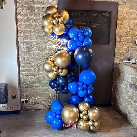 Balloon Girl Harriet🎈 on Instagram: "Plinth displays✨ These displays are perfect for smaller spaces whilst still bringing main character energy💫 And teamed up with one of my neon lights just brings the display to life✨ #balloongirlharriet #plinth #balloongarland #balloonartist #ballooninspo #balloonsetups #ballooninstallation #balloons #balloonideas #theeventcollectivex #bapiaparty #balloonfinds #organicballoongarland #bespokeballoons #balloonarch #diyballoongarland #partygirl #partyboy #storybookbliss #partyideas #decorations #partydecoration #eventsdecor #balloonevents #birthdayparty #halifaxballoons #brighouseballoons #huddersfieldballoons" Balloon Columns Ideas, Column Ideas, Happy Balloons, Balloon Tower, Main Character Energy, Small Balloons, Balloon Display, Balloon Installation, Easels