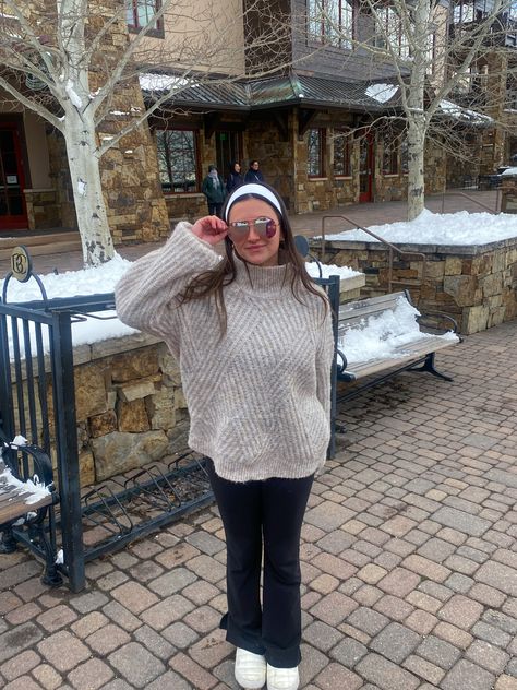 Sweater Headband Outfit, White Headband Outfit Winter, Winter Outfits Flare Leggings, White Turtleneck Sweater Outfit, Winter Headband Outfit, Black Flared Leggings, Oversized Sweater Outfit, Winter Headband, North Face Shoes