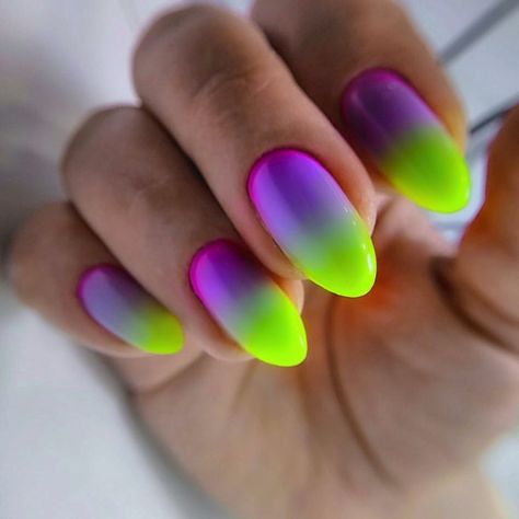 Neon Winter Nails 2023 - 2024 21 Ideas: Brighten Up Your Cold Days - women-club.online Purple Gradient Nails, Neon Summer Nails, Neon Purple Nails, Purple Ombre Nails, Summer Nails 2024, Neon Summer, Neon Green Nails, Purple Gradient, Spring Nail Colors