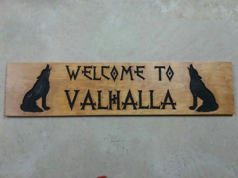 Viking Decorations Diy, Viking Halloween Decorations, Norse Home Decor, Valhalla Art, Happy Halloween Font, Viking Home, Tree Frog Tattoos, Viking Signs, Viking Party