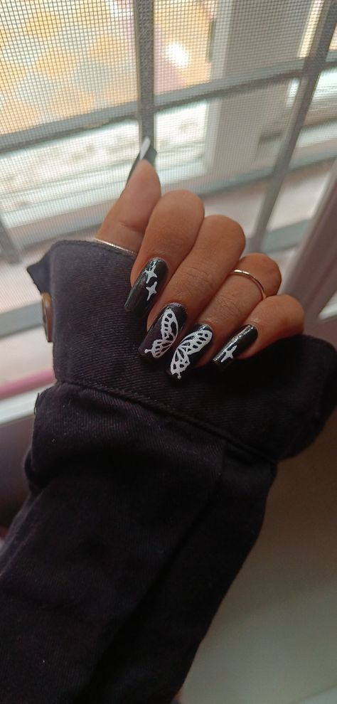 Black Nail Butterfly, Black Nails With White Butterflies, Black Butterfly Nails Short, Nails Acrylic Butterflies, Cute Nails For Birthday Simple, Black Butterfly Nail Designs, Black Nails With Butterfly, Birthday Nails Butterfly, Black Nails With Butterflies