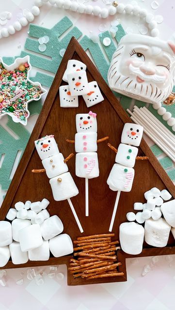 Snowman Marshmallows, Marshmallow Skewers, Hot Cocoa Party, Thanksgiving Planning, Cocoa Party, Dark Food, Snowmen Activities, Winter Baking, Marshmallow Snowman