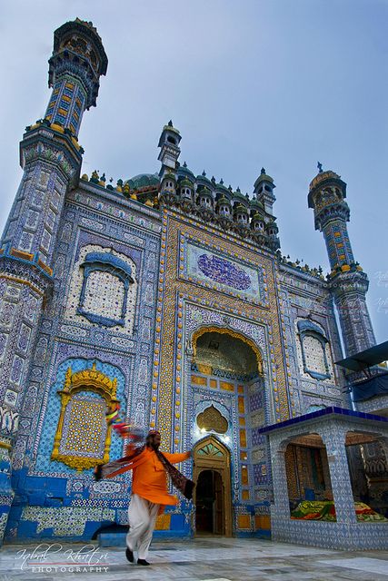 Mystic chant of devotee | Shrine of Sufi saint "Sachal Sarmast" - Sindh Pakistan Sachal Sarmast, Baloch Culture, Sufi Dance, Sindhi Culture, Steve Waugh, Islamic Mosque, Pakistani Art, Pakistan Culture, Pakistani Culture