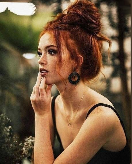 Red ginger head hair up do messy bun black halter top. Red lips and hand on shin. Freckles Beautiful Red Hair, Redhead Beauty, Copper Hair, Red Hair Color, Grunge Hair, Ginger Hair, 인물 사진, Hair Goals, Redheads