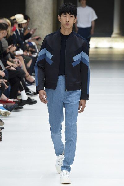 See the complete Neil Barrett Spring 2017 Menswear collection. Fashion Guys, Gaun Fashion, Neil Barrett, Menswear Collection, Oprah Winfrey, Mens Fashion Summer, Spring Summer 2017, Prince Charming, Spring 2017