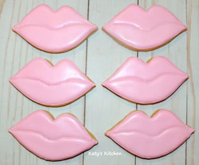 Lip Decorated Cookies, Valentine Lip Cookies, Botox Cookies Decorated, Lip Cookies Decorated, Lip Cookies, Bratz Party, Cookies Valentines, Holiday Sugar Cookies, Cute Christmas Cookies