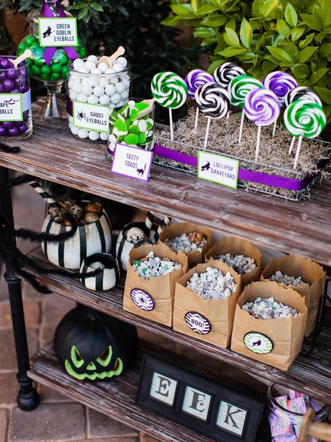 Halloween Trick-or-Treat Candy Station | Easy Crafts and Homemade Decorating & Gift Ideas | HGTV Festa Hotel Transylvania, 31 Birthday, Lion Halloween, Cupcake Decorating Party, Halloween Candy Bar, Dulces Halloween, Halloween Baby Shower Theme, Halloween Entertaining, Creepy Decor