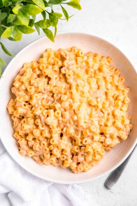 Rich and creamy tuna mac and cheese is a new, protein-rich way to enjoy macaroni and chese! This recipe is ready in under 30 minutes and is family-friendly. Make this quick dinner recipe tonight! #macandcheese #tunamac #macaroni #dinner #quick dinner Tuna Mac And Cheese, Dinner Quick, Spring Peas, Easy To Make Dinners, Spring Dinner, Family Friendly Dinners, One Pot Dinner, Easy Weeknight Dinner, Quick Dinner Recipes