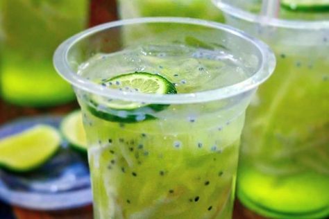 Alternatif saat kamu bosan dengan es campur Es Timun Serut Selasih, Es Kuwut Timun, Es Timun, Es Campur, Air Kelapa, Drinks Recipes, Melon, Drinks, Quick Saves