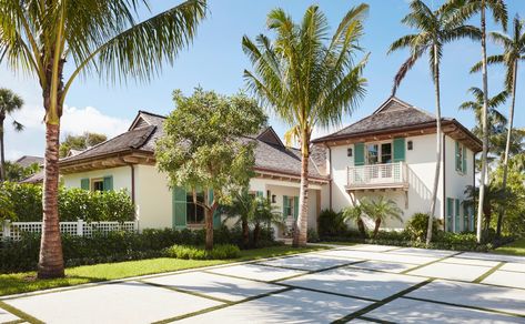 Shake Roof, Quartz Tiles, Tall Ceilings, Neutral Walls, Old Florida, Living Room Colors, Florida Home, Old World Charm, Architectural Digest