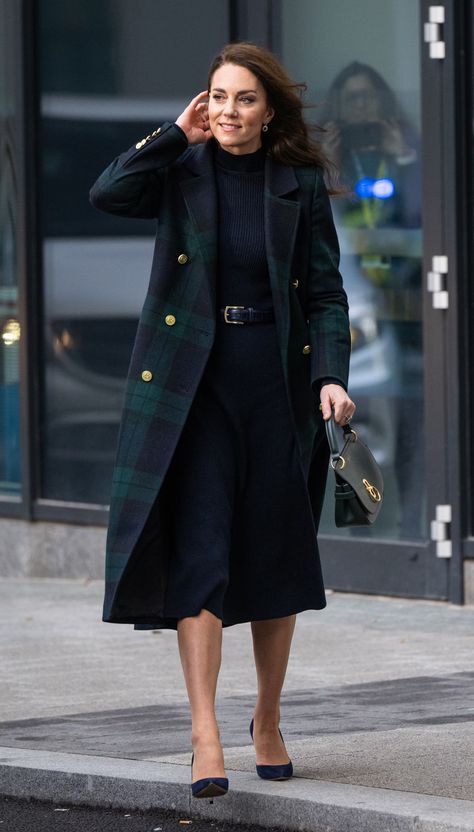 Kate Middleton Tartan, Kate Middleton Scarf, Kate Middleton Coats, Tartan Coat Outfit, Kate Middleton Coat, Kate Outfits, British Winter, Winter Moodboard, Kate Middleton Style Outfits