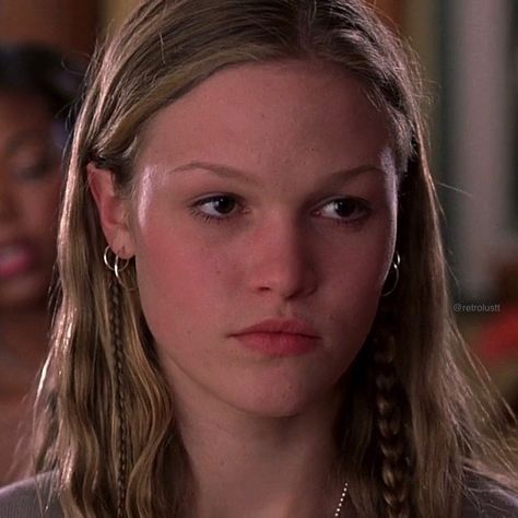 Kat Stratford, Soft Grunge Hair, 90s Grunge Hair, Julia Stiles, Septième Art, 90s Hairstyles, Iconic Movies, Grunge Hair, Aesthetic Hair