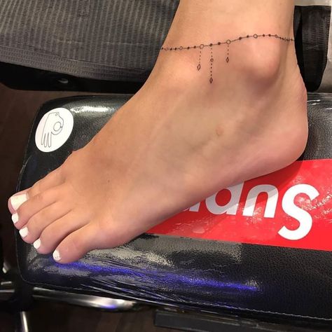 Herz Tattoo Klein, Anklet Tattoos For Women, Ankle Bracelet Tattoo, Ankle Tattoo Designs, Tato Henna, Ankle Tattoos For Women, Anklet Tattoos, Tattoo Bracelet, Tattoo Feminina