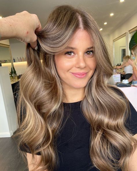 Best Curtain Bangs, Brown Hair Styles, Beige Blonde Hair Color, Curtain Bangs Hairstyles, Beige Blonde Hair, Honey Brown Hair, Brown Hair Inspo, Bronde Hair, Hair Color Caramel