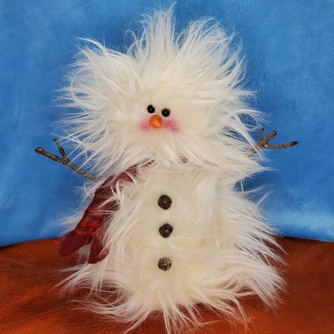 DIY Christmas - Gifts and Decorations | Just put this one together for my hairdresser | Facebook How To Make A Frazzled Snowman, Frazzled Snowman Craft, Frazzled Snowman Pattern, How To Make Frazzled Snowmen, Diy Frazzled Snowman, Frazzled Snowman Tutorial, Fuzzy Snowman Diy, Frazzled Snowmen Diy, Frazzled Snowman Diy