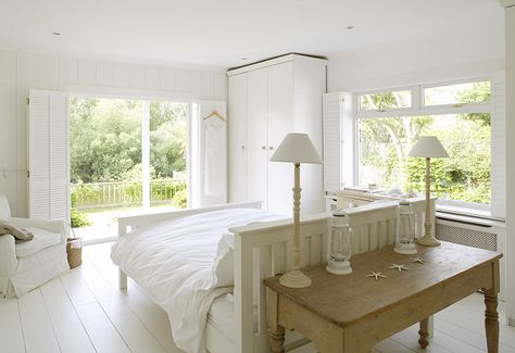 Serene White Beachy Bedroom, Odd Shaped Bedroom, Bed In Middle Of Room, New England Interior, Bed Placement, Beachy Bedroom, Cottage Inspiration, Gorgeous Bedrooms, Bay House