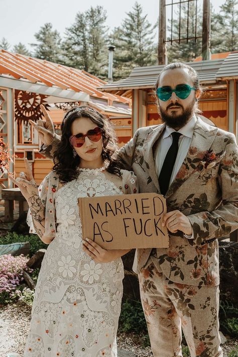 Retro & Eclectic Jewish Wedding in a Sculpture Garden · Rock n Roll Bride Bride Reception Dress, Retro Wedding Inspiration, Las Vegas Wedding Photos, Retro Eclectic, Festival Style Wedding, Rock N Roll Wedding, Bella Wedding, Eclectic Wedding, Rock Wedding