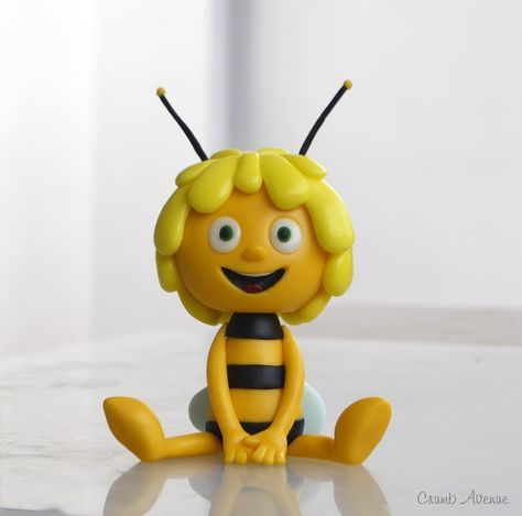 Maya the Bee Maya The Bee, Realistic Cakes, Bee Birthday Party, Bee Cakes, 4th Birthday Cakes, Fondant Animals, Cake Topper Tutorial, Animal Cupcakes, Chocolate Cake Decoration