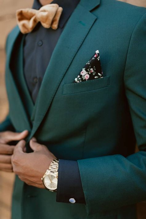 Green Tux, Elopement Styled Shoot, Costume Vert, Green Wedding Suit, Wedding Groomsmen Attire, Green Tuxedo, Fall Elopement, Wedding Tux, Emerald Green Weddings