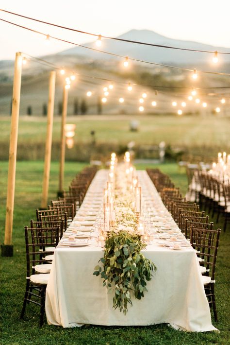 Greenery Wedding Decor, Romantic Wedding Receptions, Wedding Table Designs, Unplugged Wedding, Tuscan Wedding, Outdoor Dinner, Outdoor Wedding Reception, Tuscan Style, Tuscany Wedding