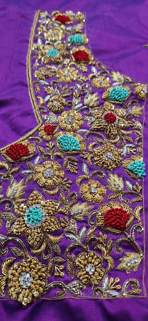 Challa nots design with zari Designer siraj 96427 37909 Magam Work, Cutwork Blouse, Cutwork Blouse Designs, Aari Work Blouse, Hand Work Embroidery, Bridal Blouse, Handwork Embroidery Design, Maggam Work, Aari Work