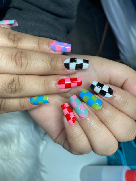 Nail Art Checkerboard, Checkerboard Nail Designs, Nail Ideas Acrylic Checkered, Almond Nails Checkered, Cute Nail Designs Checkered, Check Nail Art, Chequered Nails, Checkered Hair, Grid Nails