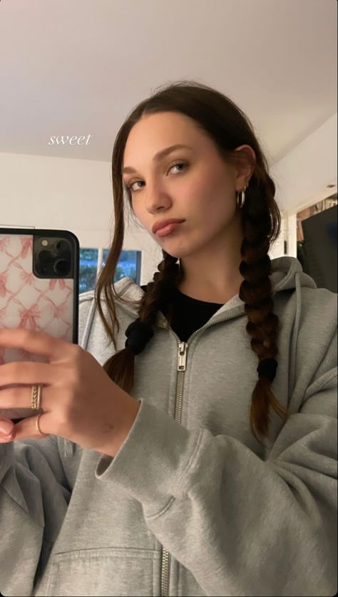 Maddie Z, Maddie And Mackenzie, Kenzie Ziegler, Mom Pictures, College Fits, Rebecca Ferguson, Felicity Jones, Maddie Ziegler, Dream Hair