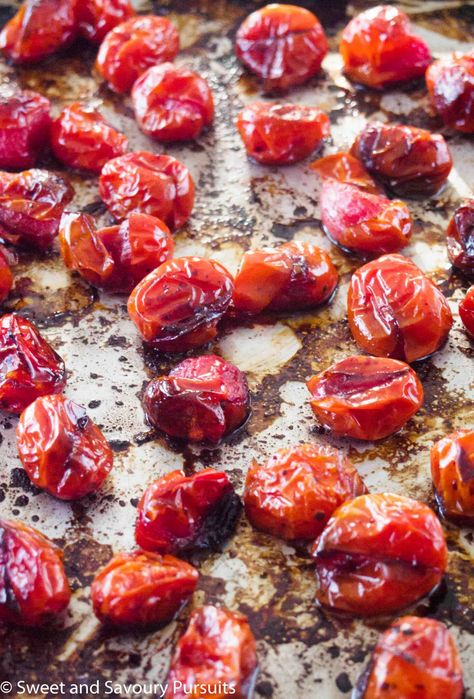 An easy, quick and versatile recipe for Roasted Grape Tomatoes. Only 5 ingredients and less than 30 minutes needed! These roasted tomatoes can be used in an appetizer, as a base in a tomato sauce or served as a side dish. Grape Tomato Recipes, Roasted Grape Tomatoes, Oven Roasted Tomatoes, Zucchini Puffer, Baked Tomatoes, Roasted Cherry, Low Carb Zucchini, Roasted Cherry Tomatoes, Grape Tomatoes