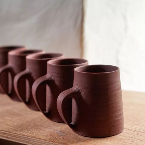 Nic Hole Ceramics on Instagram: “I've finally got around to making some large mugs- I'm trying out a slightly different shape and handle placement and I'm looking forward…” Tall Ceramic Mugs, Mug Shapes Ceramics, Large Ceramic Mug, Pottery Mug Shapes, Ceramic Mug Shapes, Ceramic Cups Handmade Mugs, Ceramic Mug Handles, Mug Handles Pottery, Mug Shapes