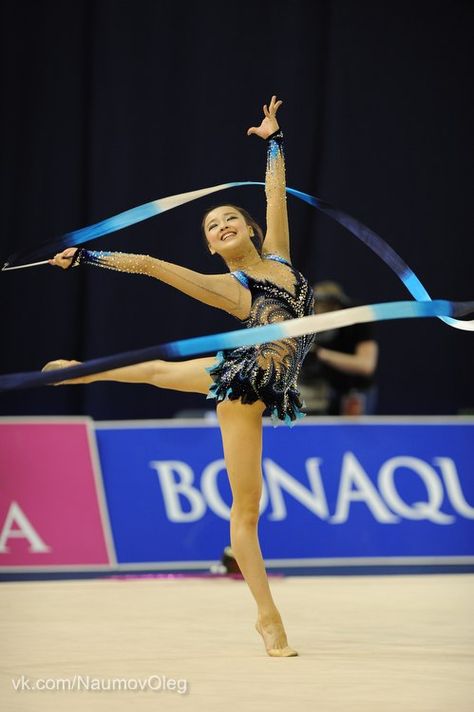 Yeon-Jae SON (KOR) Ribbon Son South Korea, Rhythmic Gymnastics Ribbon, Ribbon Gymnastics, Ribbon Dance, Gymnastics Poses, Gymnastics Photos, Gym Photos, Rhythmic Gymnastics Leotards, Dynamic Poses