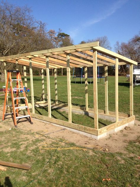 Coop Plans Free, Building A Chicken Run, Chicken Coop Plans Free, Chicken Coop Ideas, Walk In Chicken Coop, Chicken Coop Garden, Easy Chicken Coop, Chicken Shed, Backyard Chicken Coop Plans