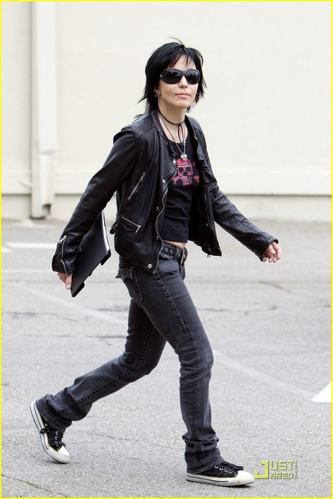 Joan Jett Outfits, Joan Jett Style, Fila Outfit, The Runaways, Black Motorcycle Jacket, Dakota Fanning, Joan Jett, Gray Hoodie, True Religion Jeans