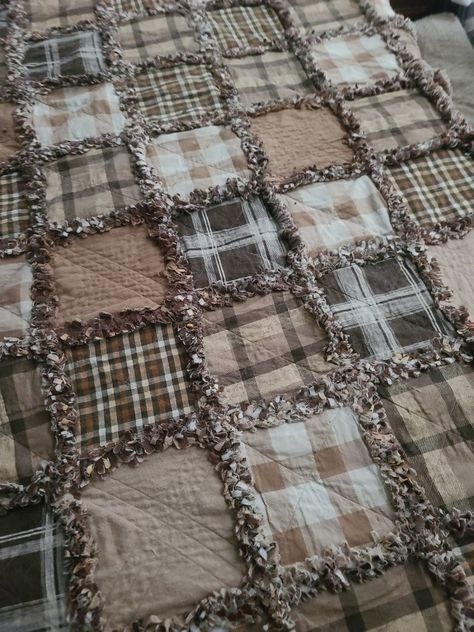 Rag quilt 2023 Western Rag Quilt, Quilt For Men, Diy Rag Quilt, Rag Blanket, Rag Quilting, Quilt Tips, Crochet Quilt, Living Ideas, Rag Quilt