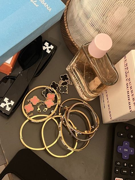 Jewelry Baddie, Baddie Necklace, Expensive Aesthetic, Baddie Jewelry, Jewelry Expensive, Gold Jewelry Aesthetic, Burberry Perfume, Details Aesthetic, Jewelry Y2k